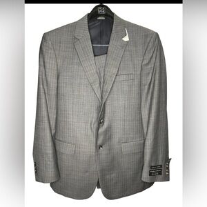 Jos. A. Bank Gray Mens  Suit in Gray. Size 42L. NEW $595